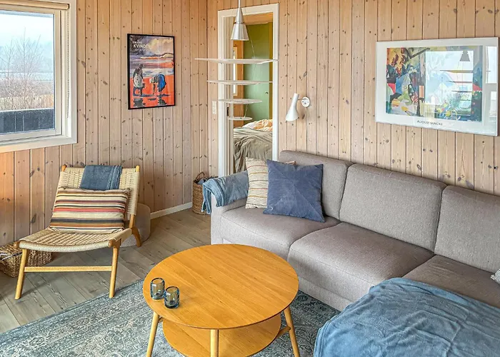 بيت للعطل In V With House Sea View إيسبيرغ