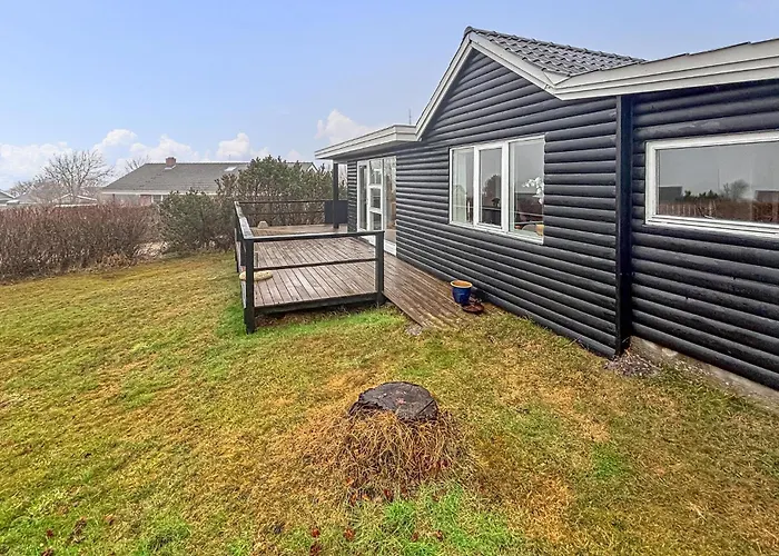 بيت للعطل In V With House Sea View