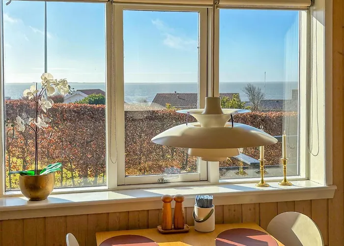 بيت للعطل In V With House Sea View